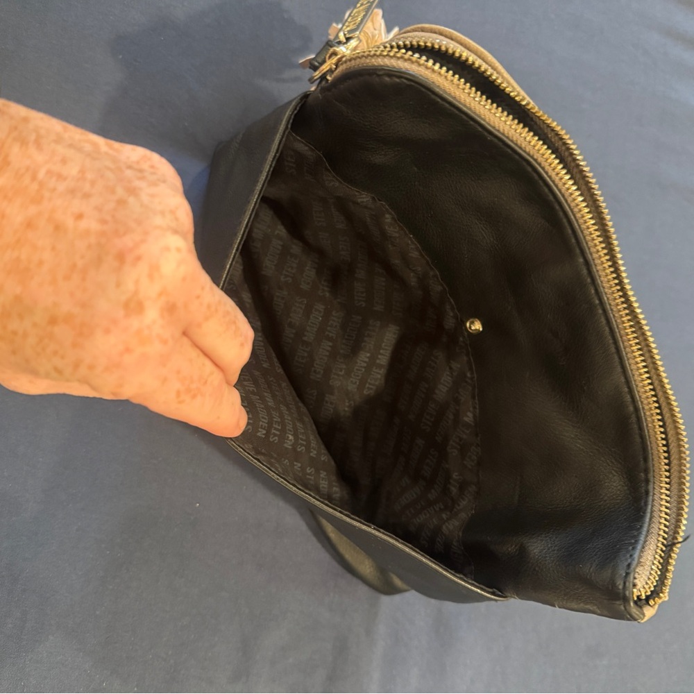 Steve Madden Black and Beige Wristlet - Picture 6 of 7